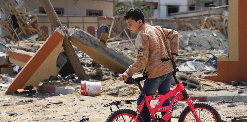 Children carrying their belongings