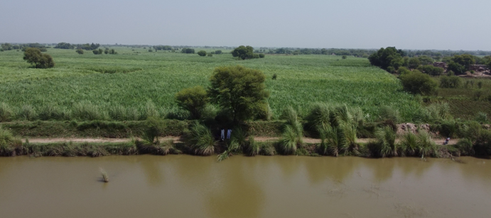 During the 2010 floods, many villages, including Basti Emaan, were drowned in water and all the houses within the village were destroyed.