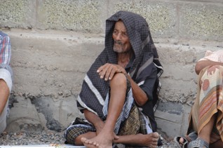 Hot iftar meals in Yemen, Senegal or Morocco