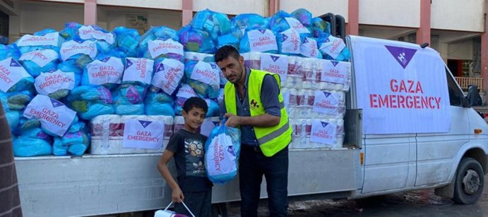 Our winter aid provided 2,431 clothing items and 1,255 blankets.