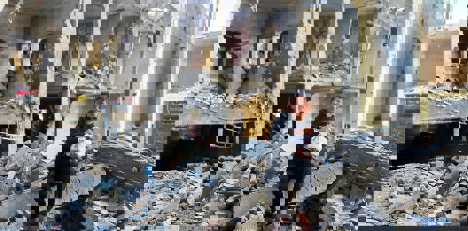 Children carrying their belongings