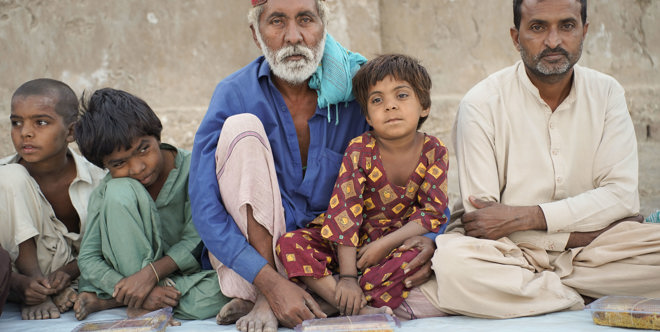 Hot iftar meals in Mauritania or Pakistan