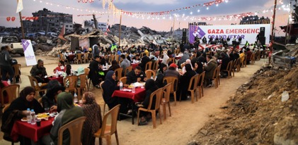 Hot iftar meals in Gaza