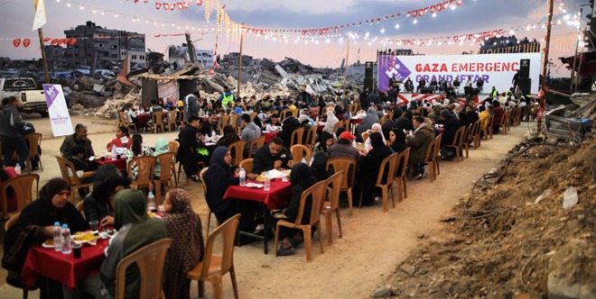 Hot iftar meals in Gaza