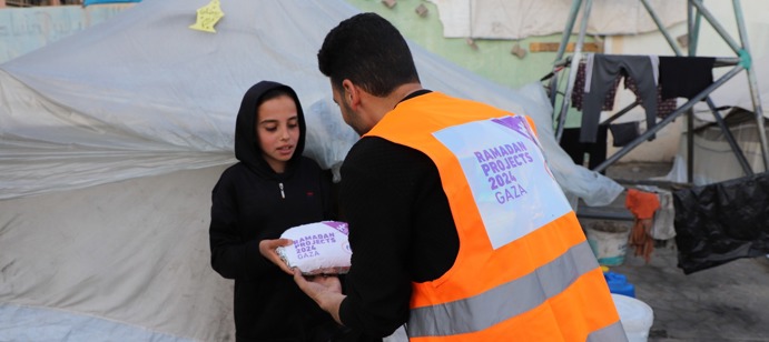 Day 2 - Throughout Ramadan, we continued distributing hot meals to 750 displaced individuals in Deir Al Balah, supporting their nutrition during this holy month.